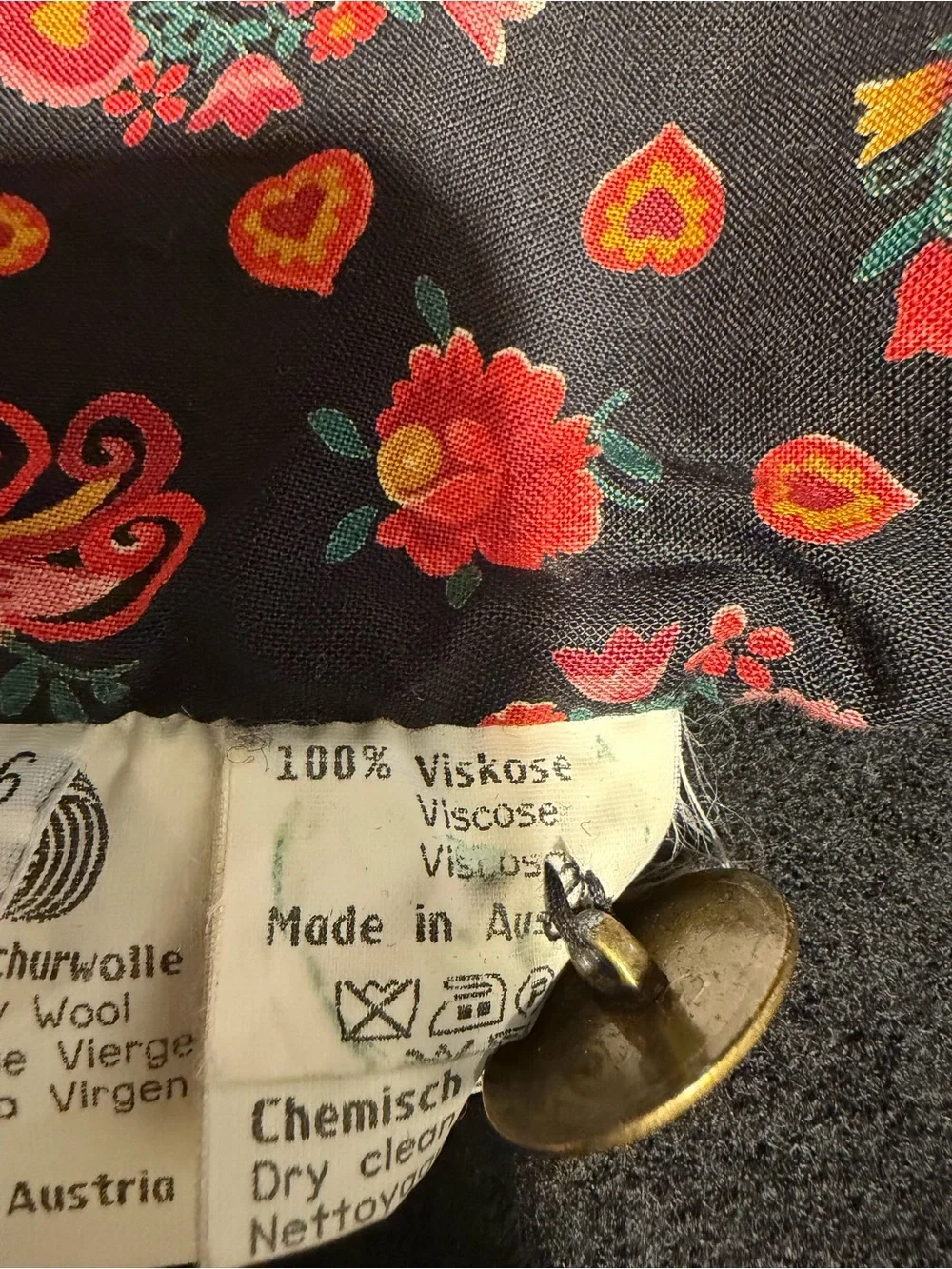 VTG Giesswein Austria Pure New Wool Boiled Wool Jacket Floral Lined EU 36 Black